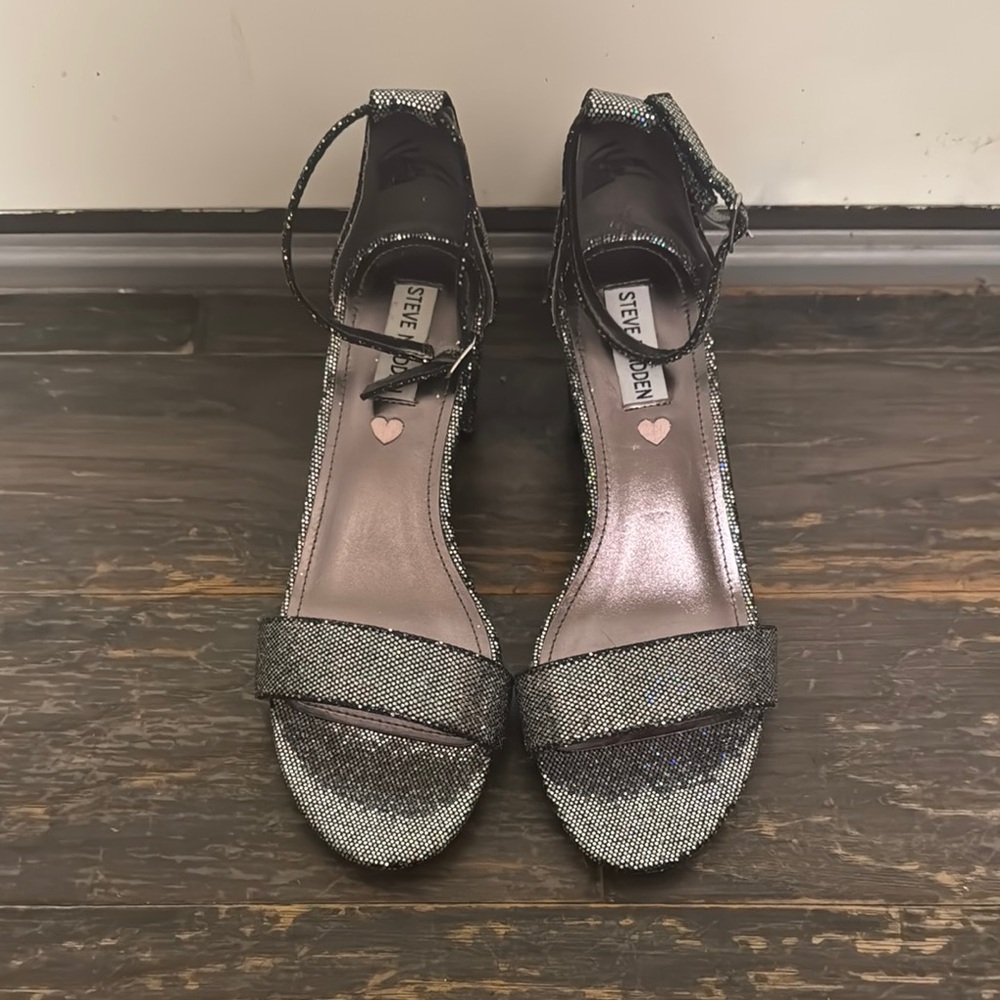 Steve Madden Silver Heels Elegant Sparkly Design